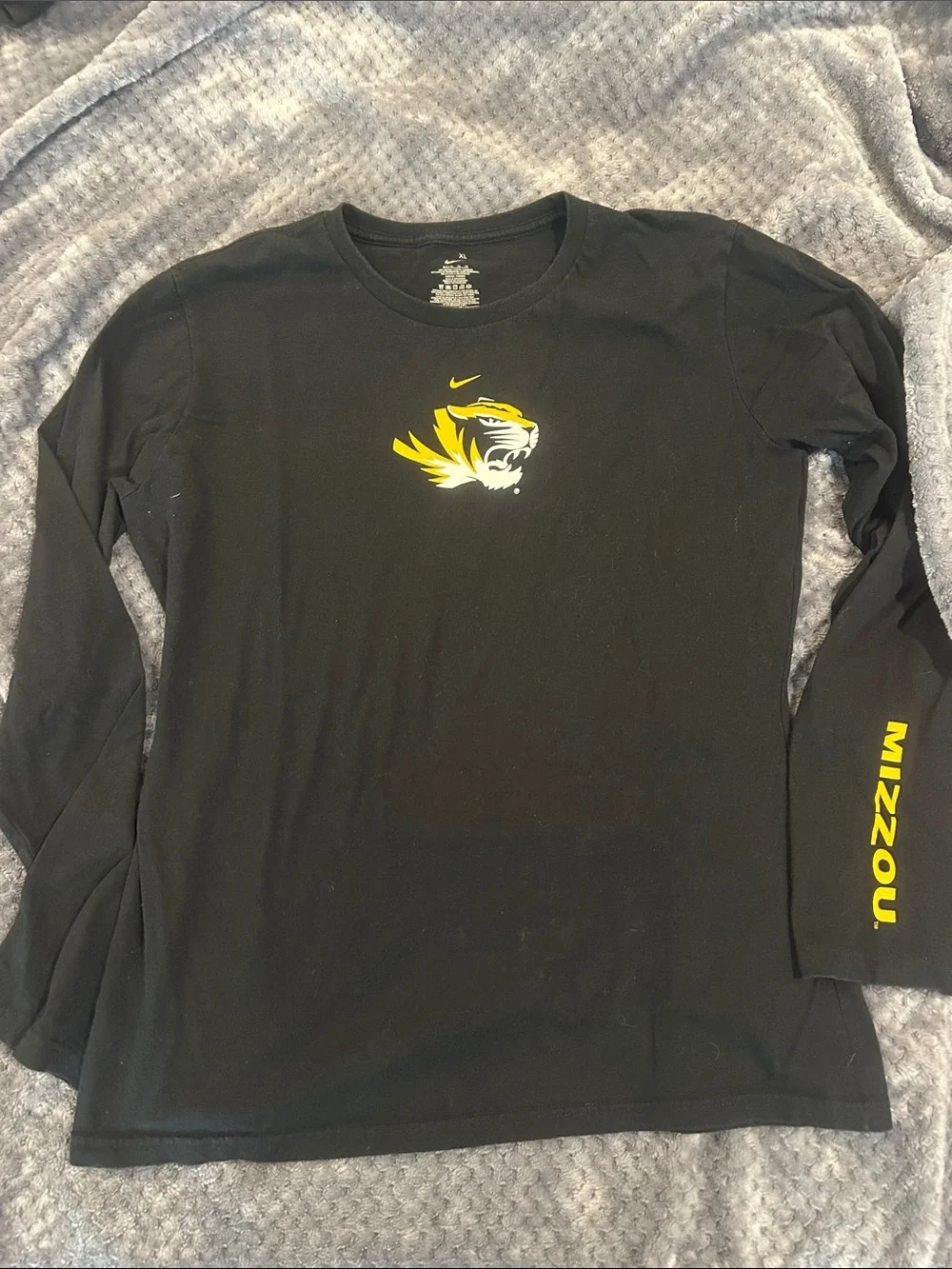 Great condition Women’s Nike University of Missouri Tigers Mizzou long sleeve T